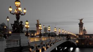 Una imagen del puente Alejandro III, en París.