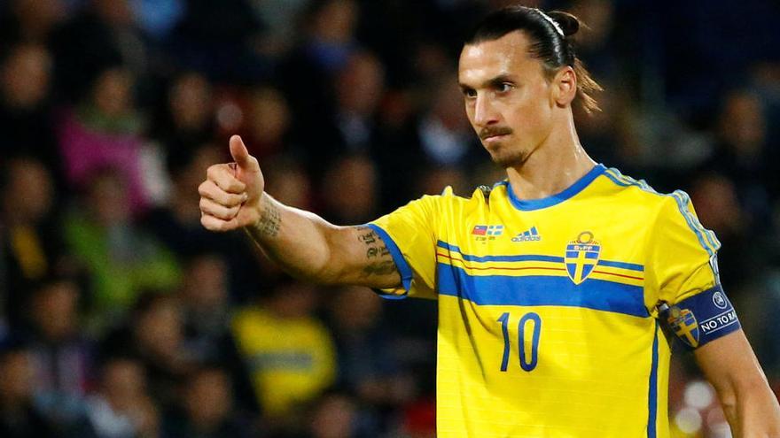 Zlatan Ibrahimovic durante un partido con su selección.