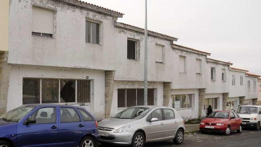 Vista de las antiguas casas de maestros en la villa. // Bernabé/Javier Lalín