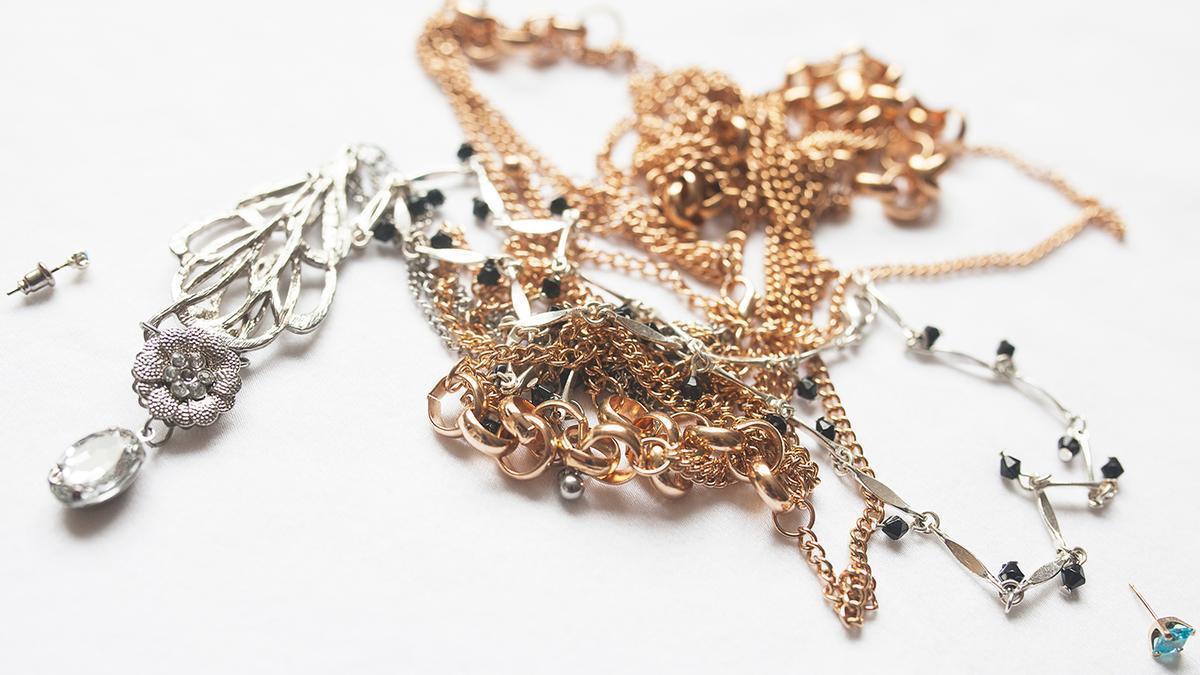 ¿Nudos en el collar? El polvo en las manos que los deshace en segundos