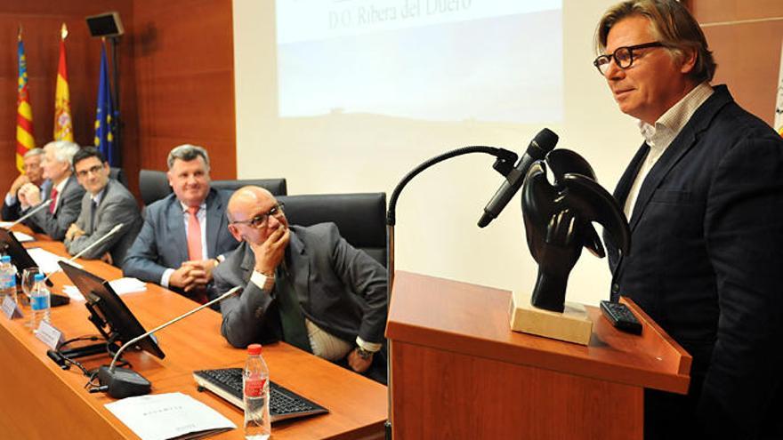 P.Sisseck, durante su intervención