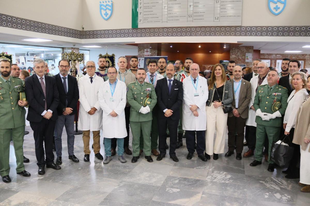 El Hospital Materno Infantil de Málaga ha recibido este lunes la visita de La Legión