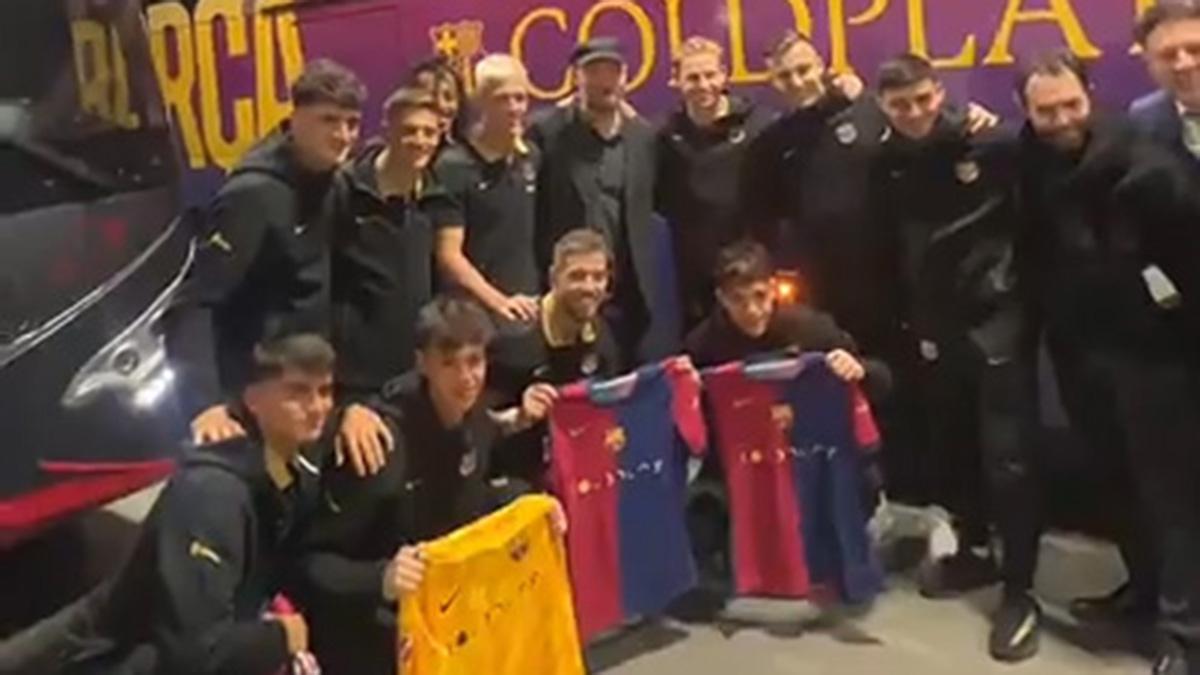 Así ha sido el encuentro entre la banda británica Coldplay y los jugadores del Barça
