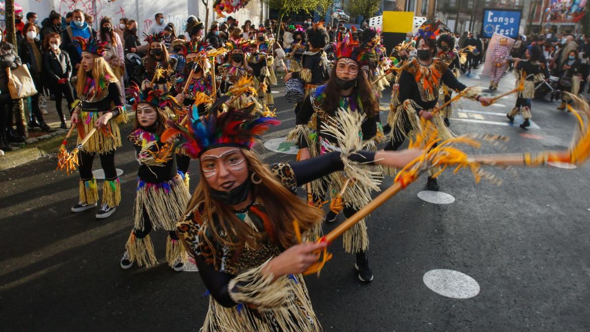 La “Tribu: O que queira que veña” destacó por su colorido, participación y coordinación.  | // I. ABELLA