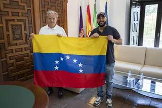Salvador Fuentes traslada el apoyo de la Diputación a la Asociación de Venezolanos en Córdoba