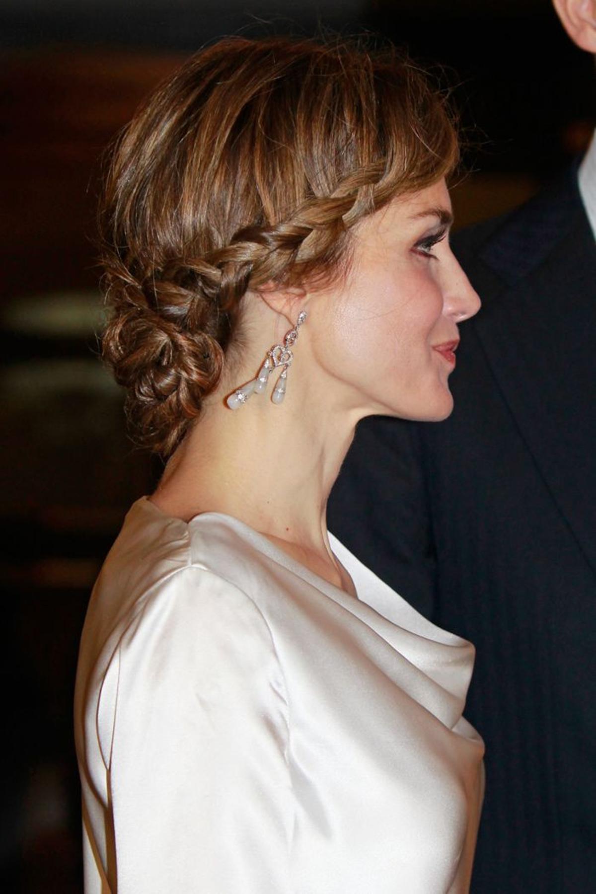 Letizia Ortiz, radiante con un recogido de trenzas