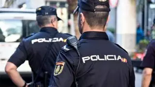 Policía Nacional y sanitarios del SUC reaniman a un hombre en Los Tarahales