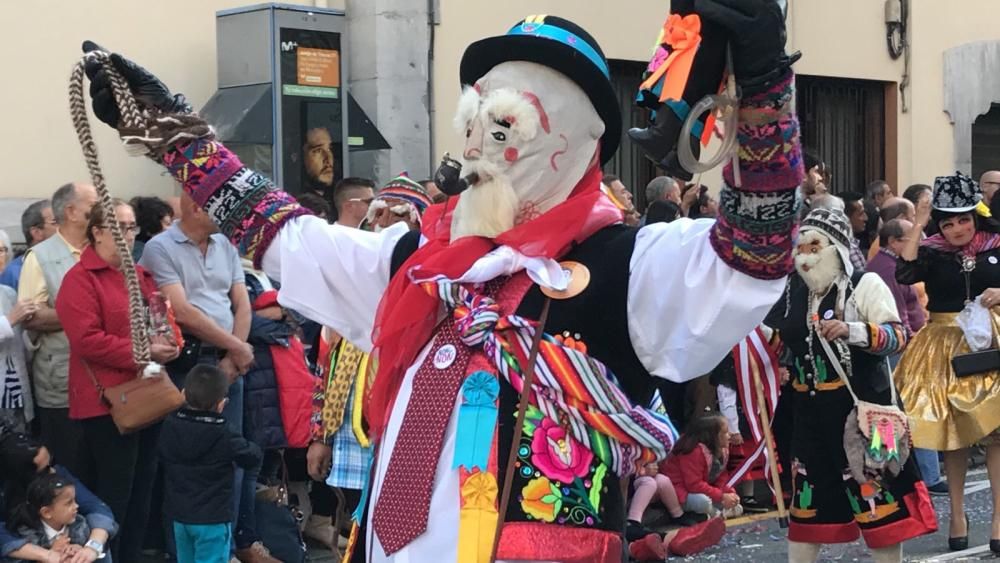 Oviedo celebra el desfile del Día de América en Asturias