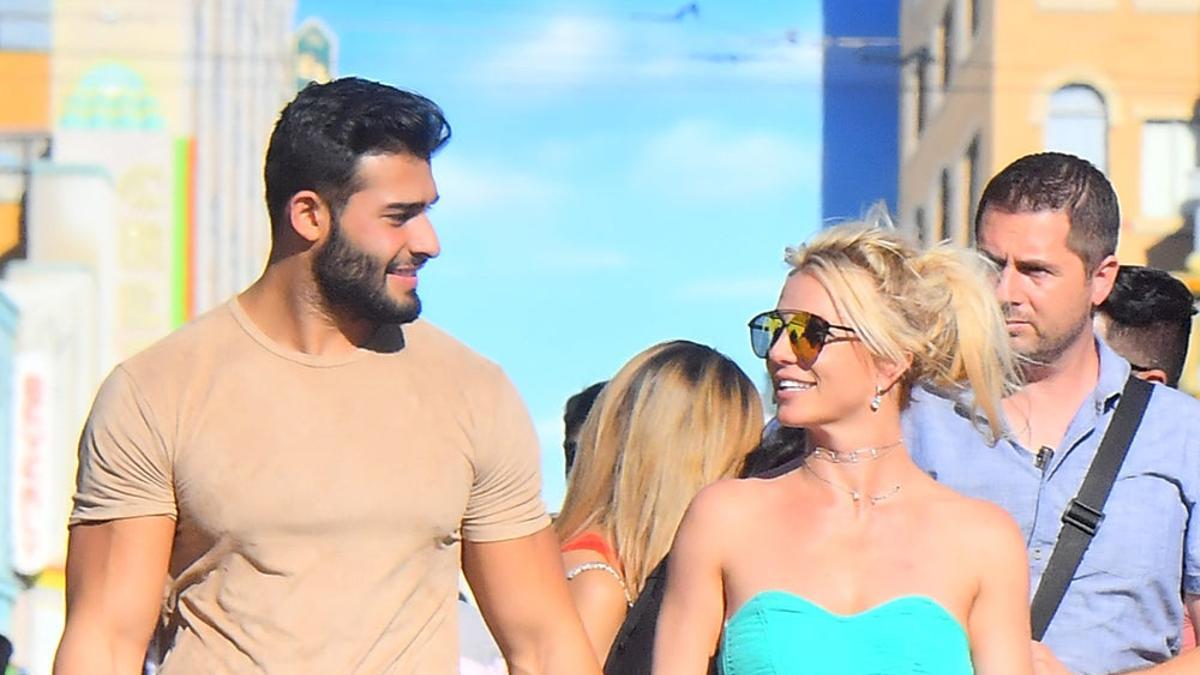 Britney Spears y su novio en Disneyland