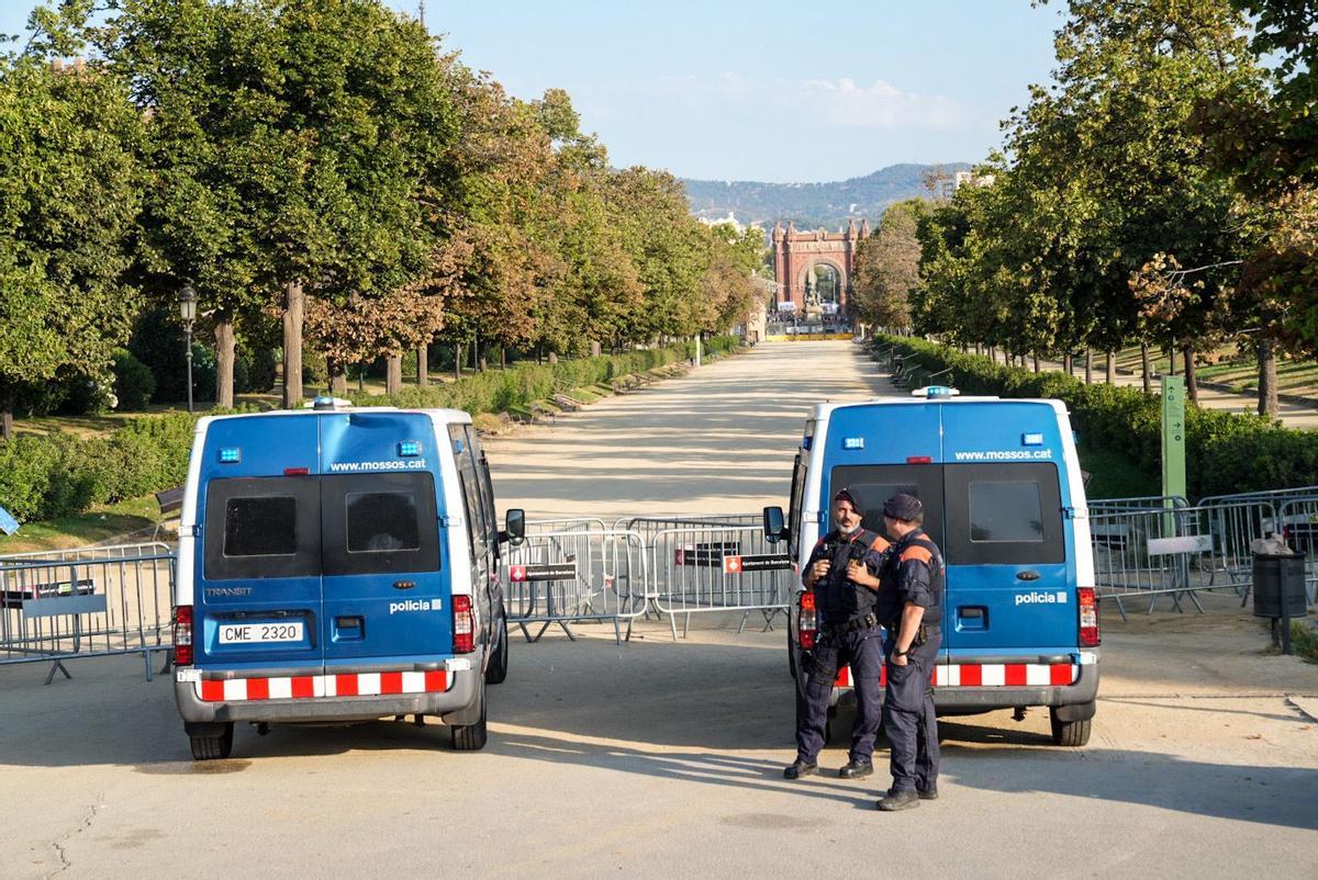 Los Mossos blindan el Parlament a la espera de Puigdemont