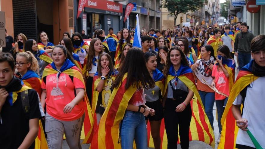 Els joves tornen a ocupar els carrers de Figueres per manifestar-se per la llibertat