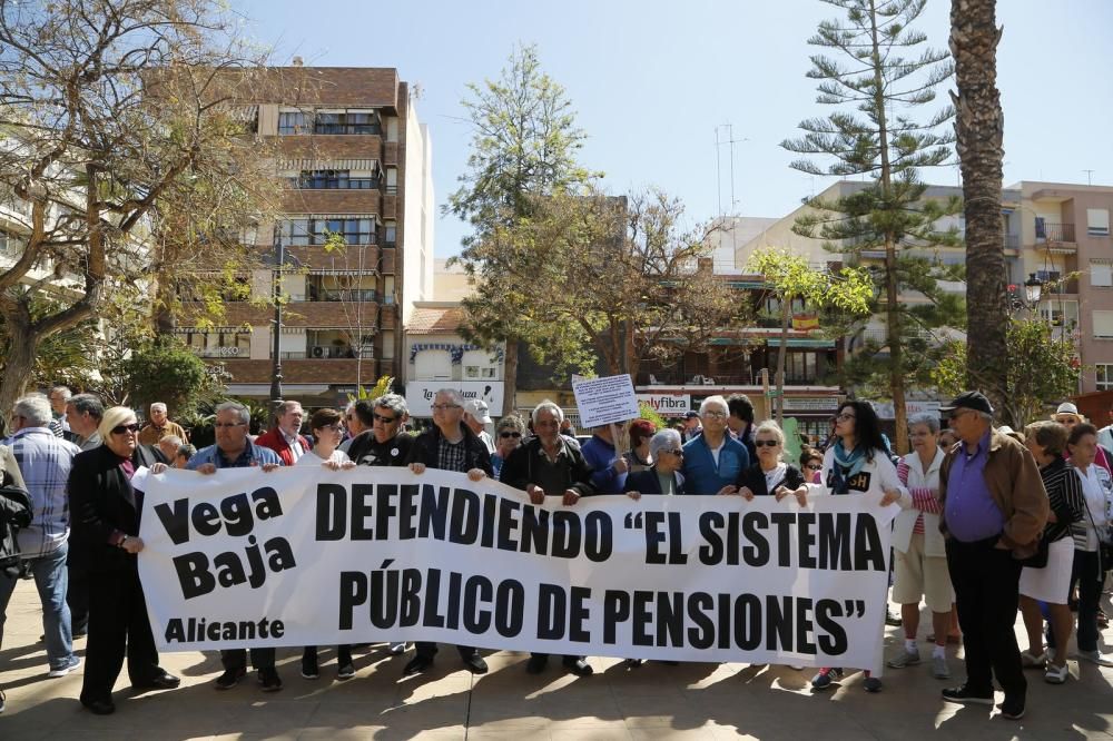 Los pensionistas se manifiestan en Torrevieja