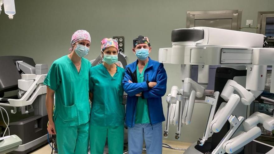 Más de 200 murcianos ya se han puesto en manos del robot cirujano