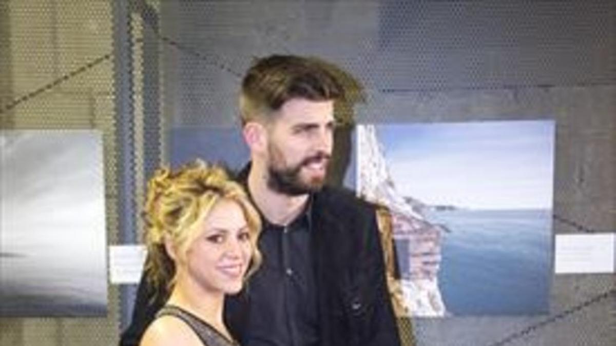PAREJA AL DÍA. Piqué ha causado sensación y cierta polémica con sus retransmisiones. Shakira usó Periscope para anunciar su videojuego 'Love rocks'.