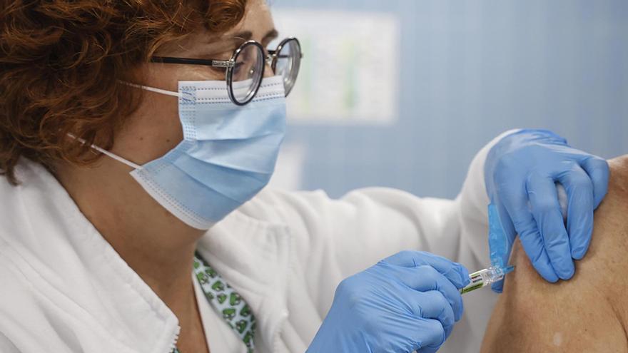 La incidencia de la gripe cae a la mitad en Extremadura, pero se triplican los ingresos por VRS