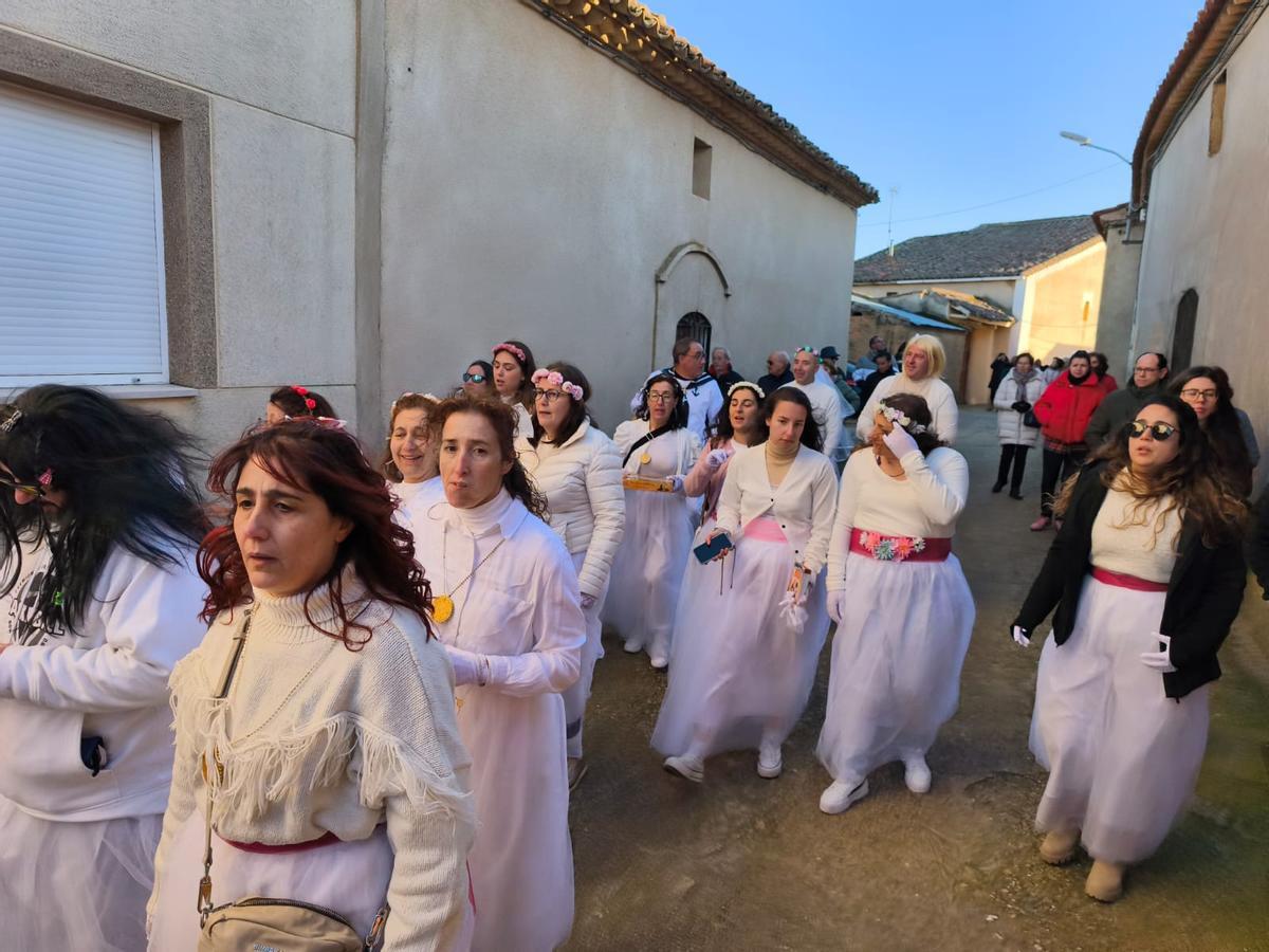 El Antruejo de Espigas recorre las calles de Villalube