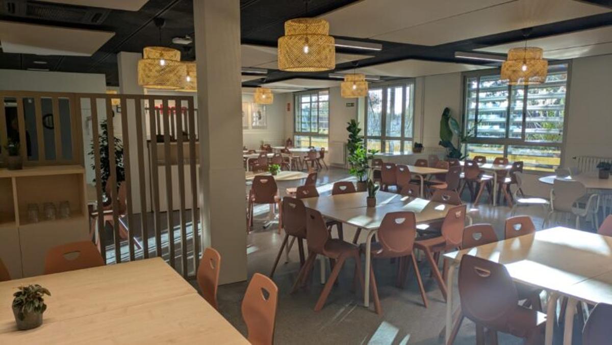 Espai de migdia dun centre educatiu