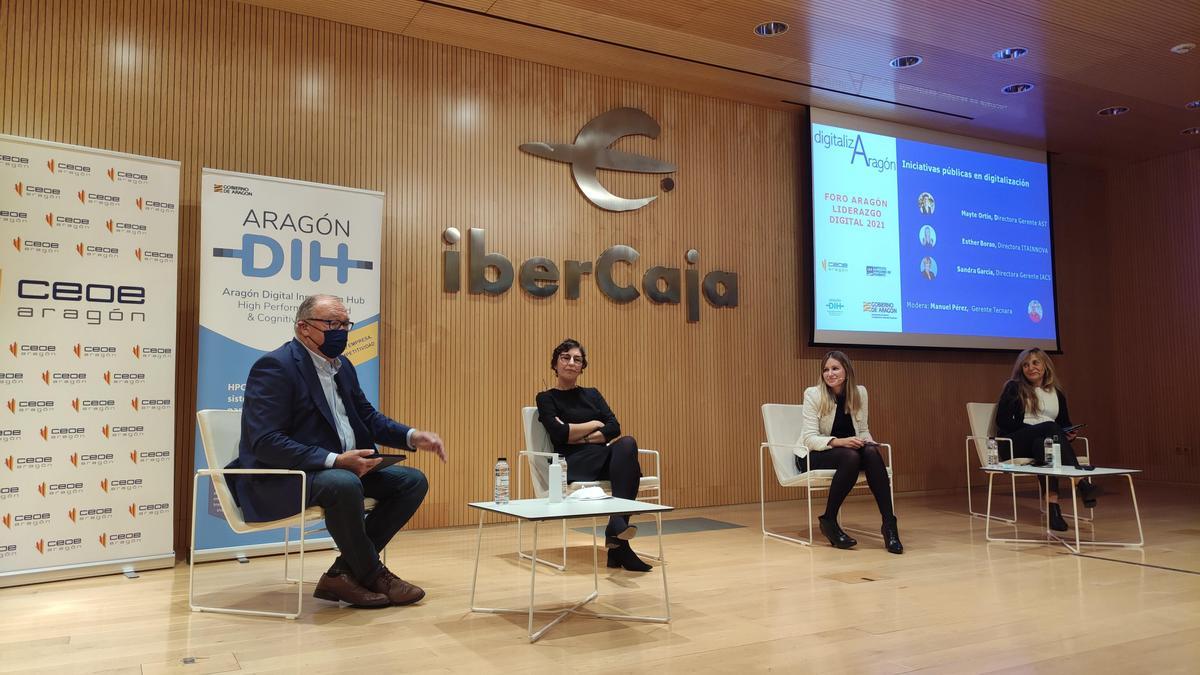 Manuel Pérez, Mayte Ortín, Esther Borao y Sandra García, durante su intervención en el foro digital.