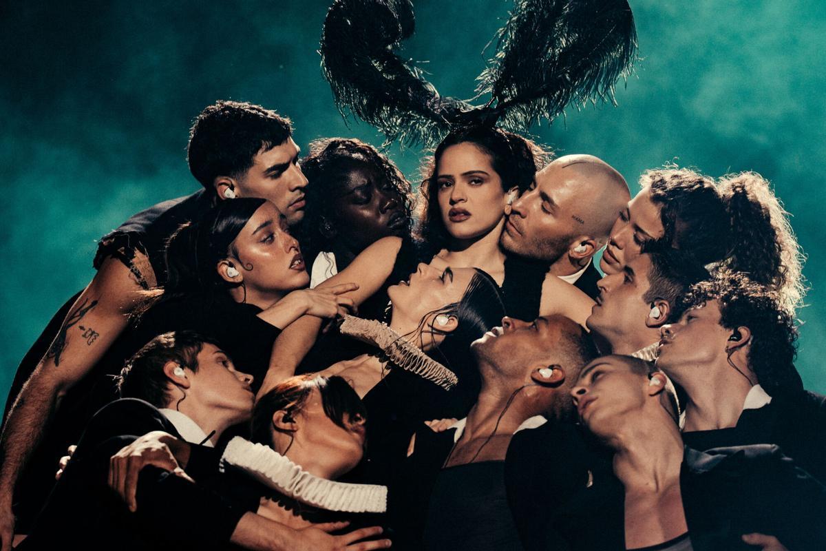 Un món postrat davant Rosalía