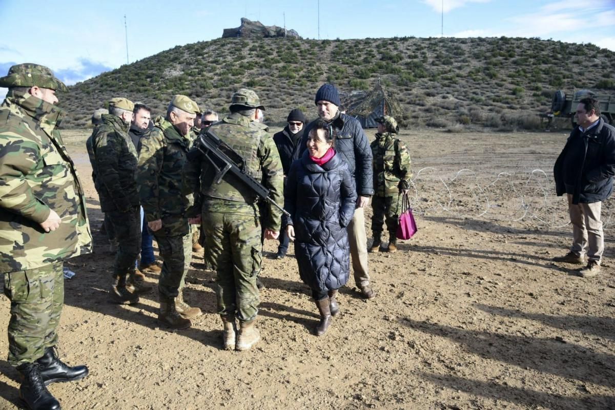 Maniobras militares en la base de San Gregorio