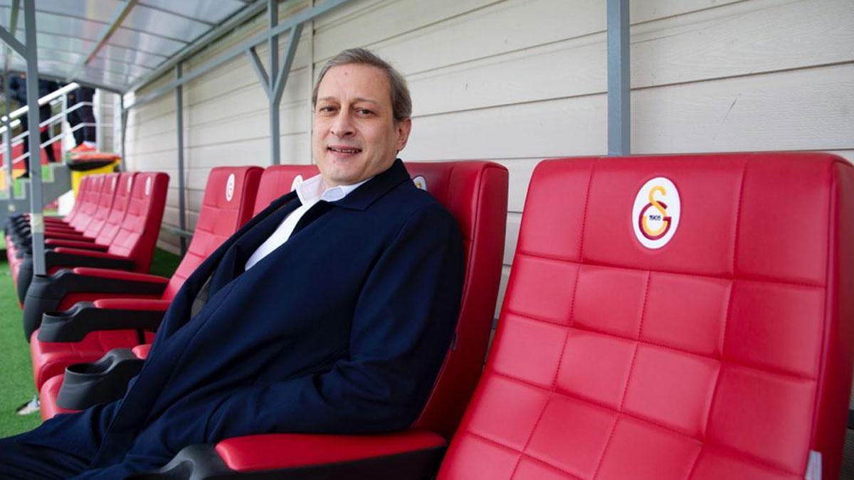 Burak Elmas, presidente del Galatasaray, en el campo de entrenamiento del club turco