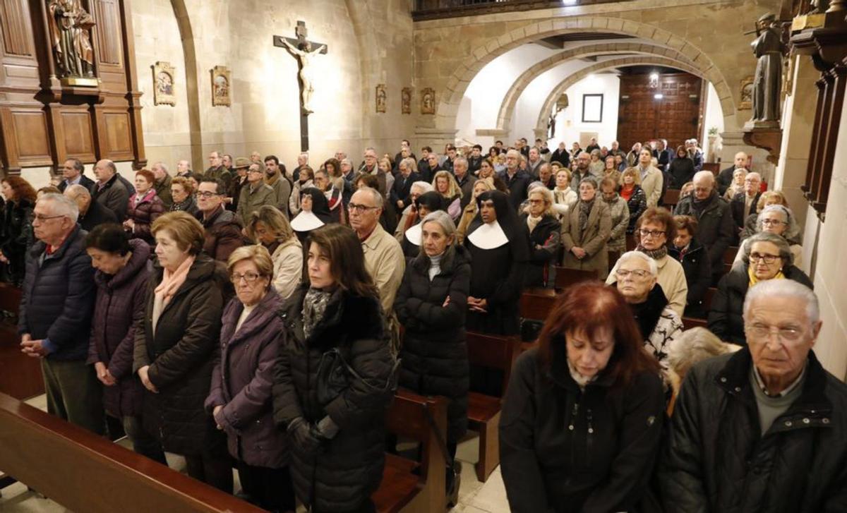 Asistentes al funeral.