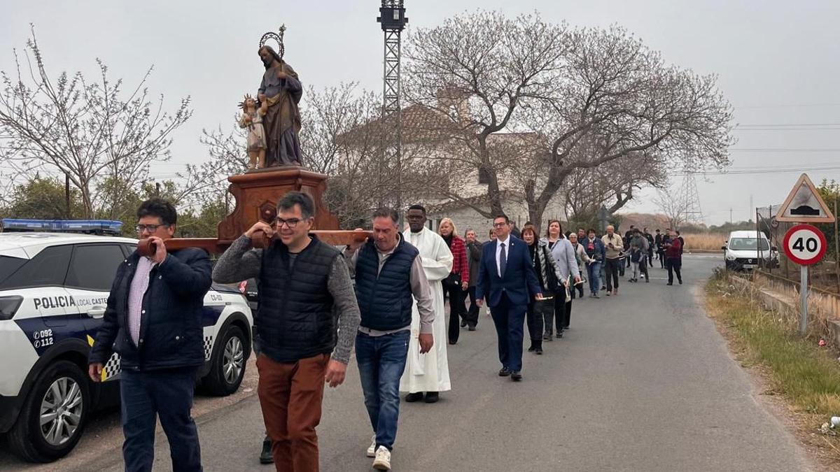 Procesión en honor a San José por los alrededores de la ermita de Censal.