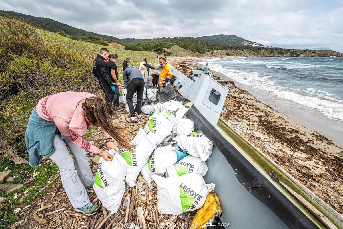 Las acciones de los naturalistas valencianos incitan a la participación de otros voluntarios en la limpieza de la costa.