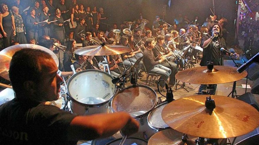 Una de las actuaciones musicales del programa de Festas do Cristo de Cangas . // Santos Álvarez