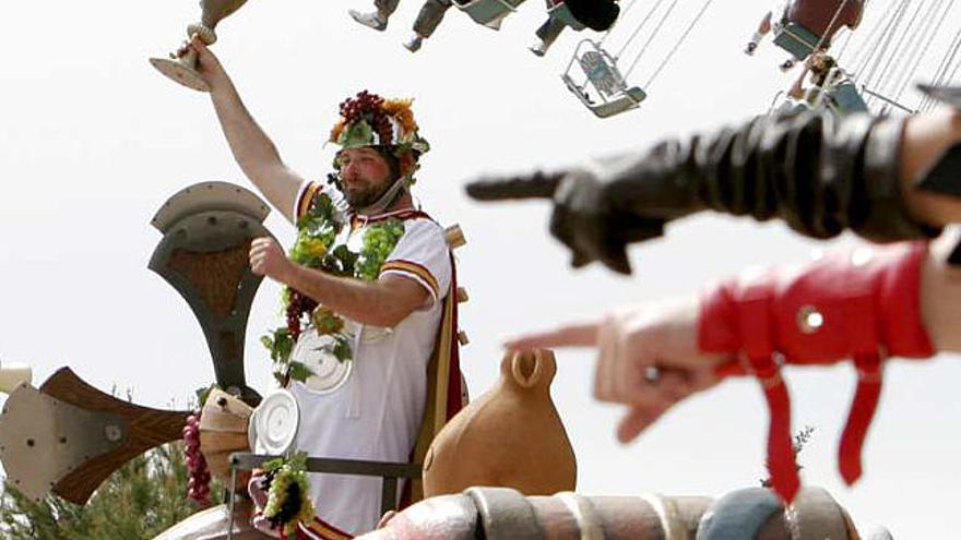 Un actor de Terra Mítica, durante un espectáculo de animación.