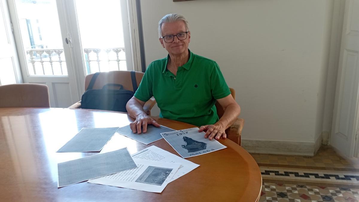 El fotógrafo e investigador Eduardo Nieto, con documentación sobre la Guerra Civil y los Servitas.