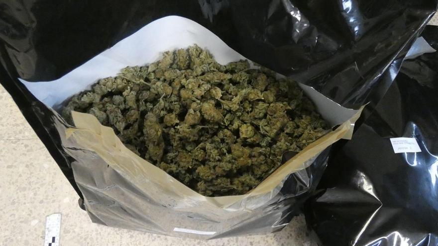 Detenen un parella a Colera amb més de tres quilos de marihuana