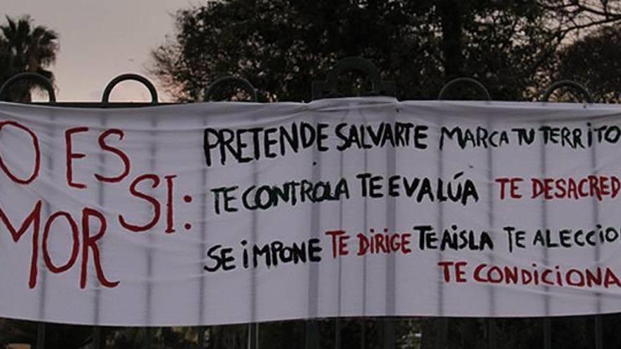 Pancarta de la coordinadora feminista en el Triángulo Umbral.