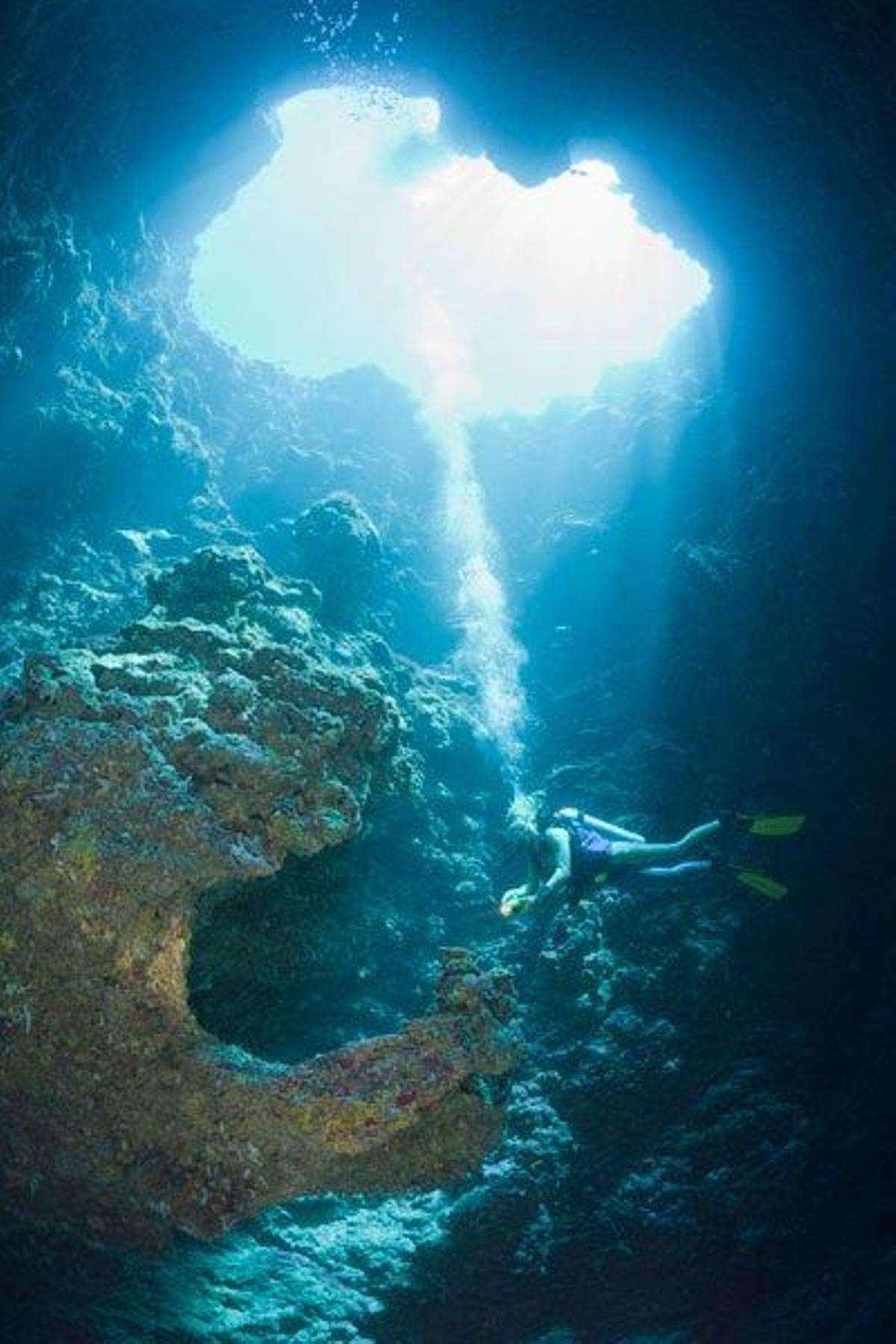 Cueva submarina en Palaos.