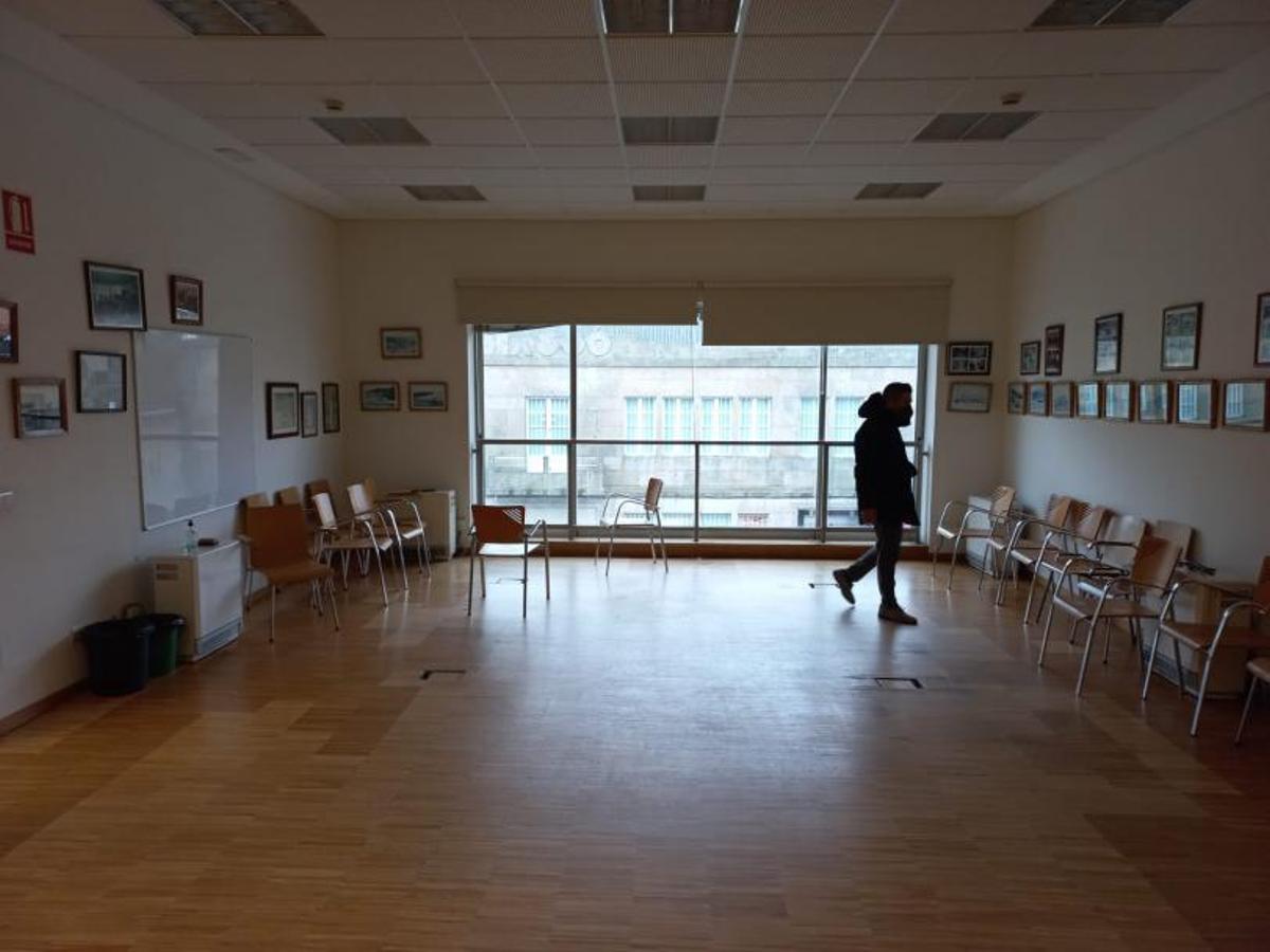 El espacio de la biblioteca del Centro Social do Mar, a donde se trasladará el servicio de préstamo bibliotecario municipal.