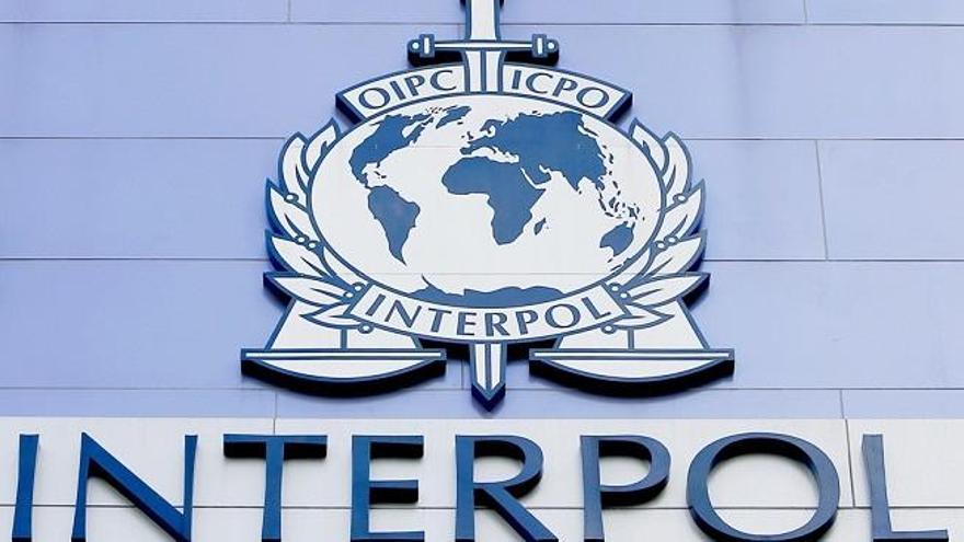 Detenida una mujer reclamada por la Interpol