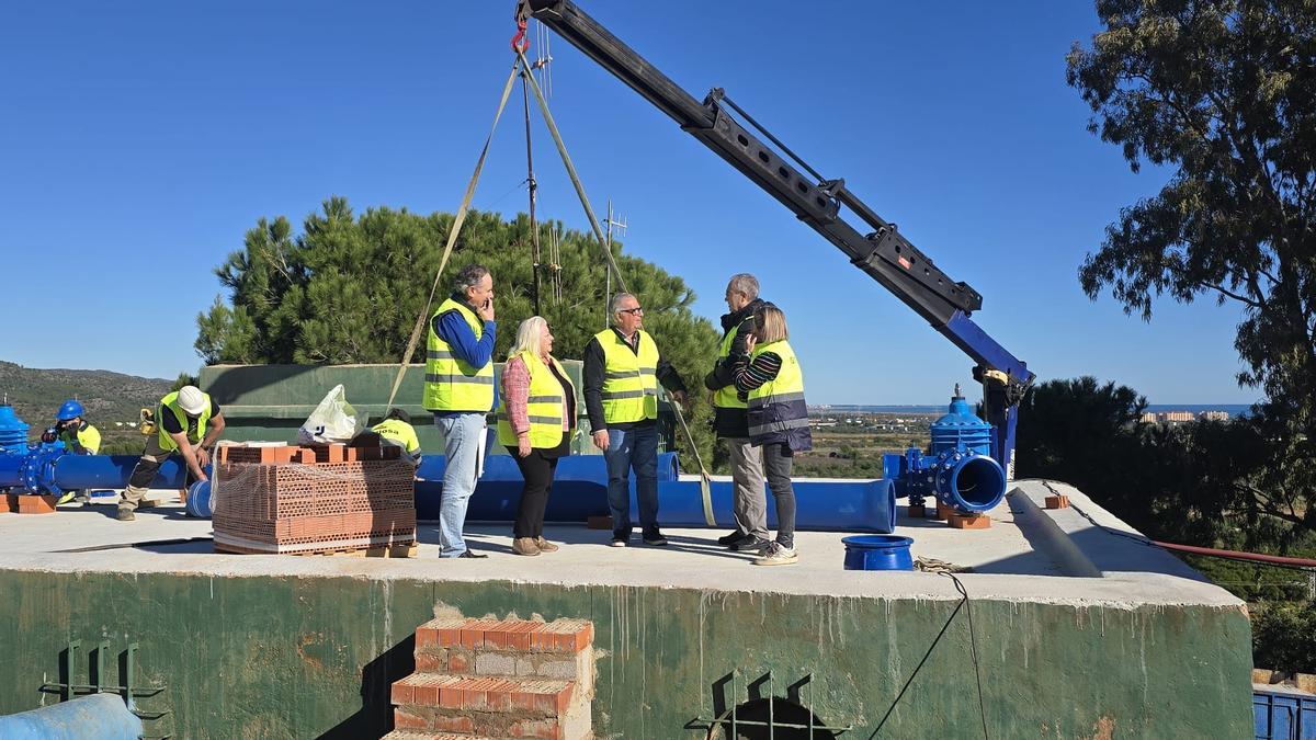 El alcalde y la concejala de Urbanismo supervisando los trabajos en la recta final.