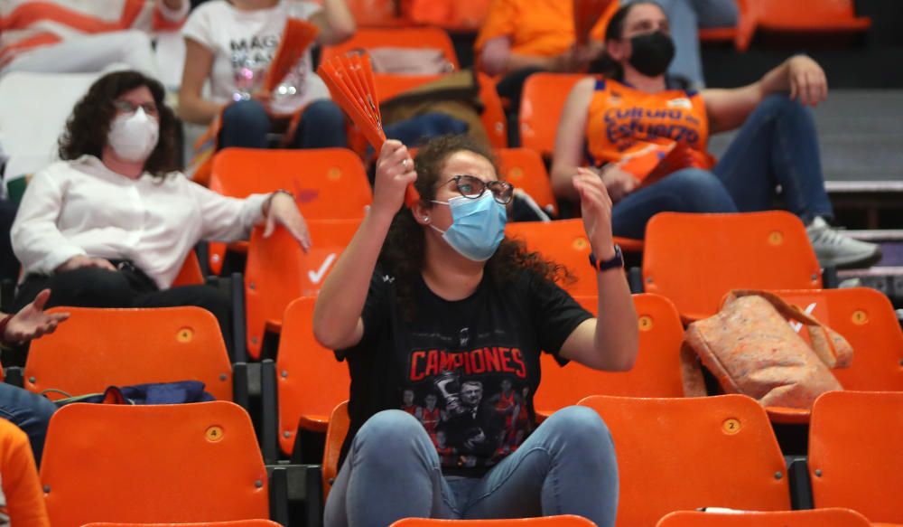 Pantallas gigantes en la Fonteta