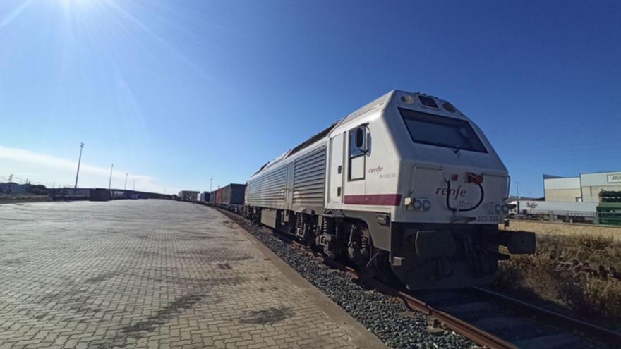 Azucarera apuesta por el tren para el transporte del azúcar desde Jerez a Benavente