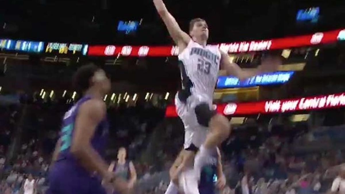 Mario Hezonja voló en su primer partido con los Magic