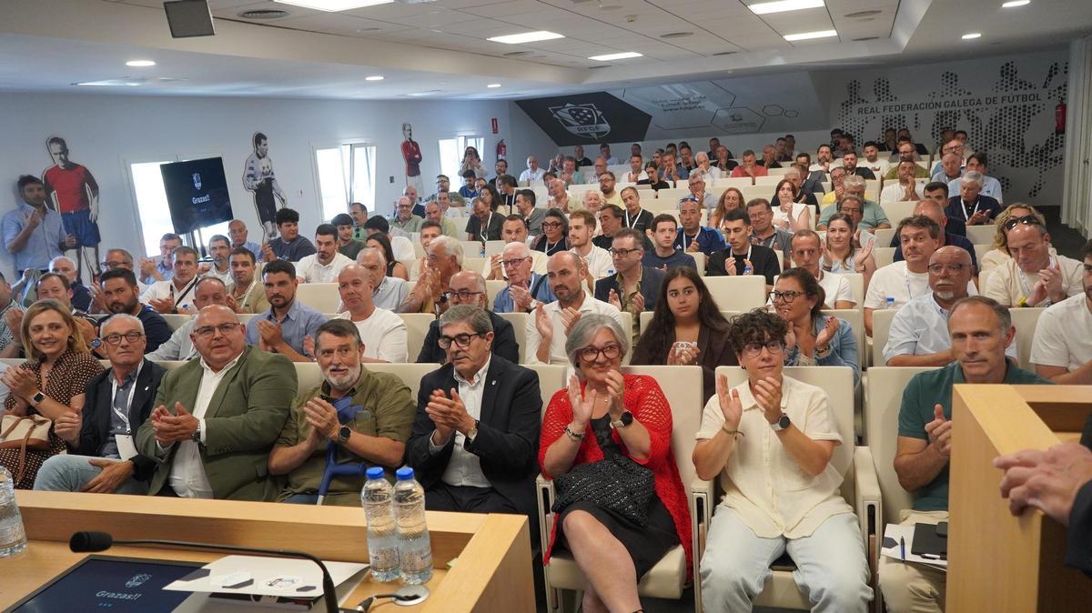 Asistentes á asamblea.