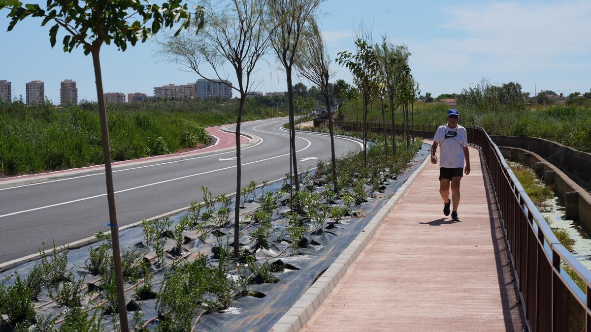 El nuevo camí la Ratlla tiene también un vial para peatones.