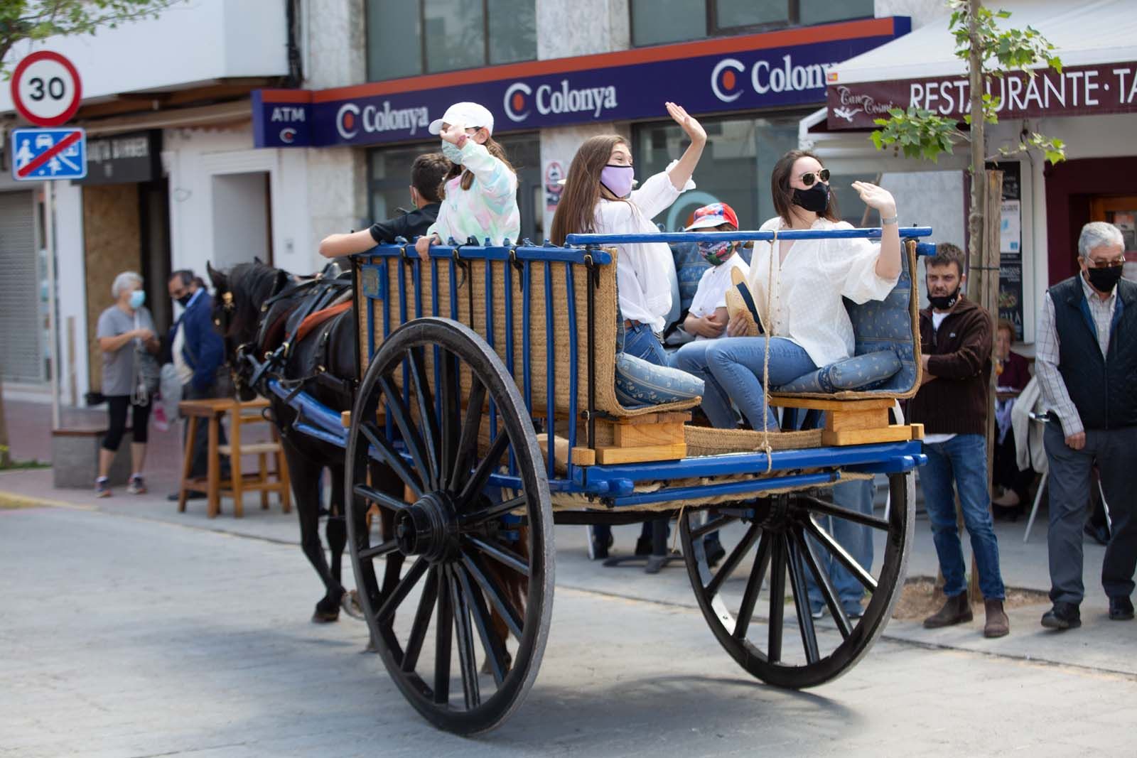 Santa Eulària celebra «un poquito» el ‘Anar a maig’