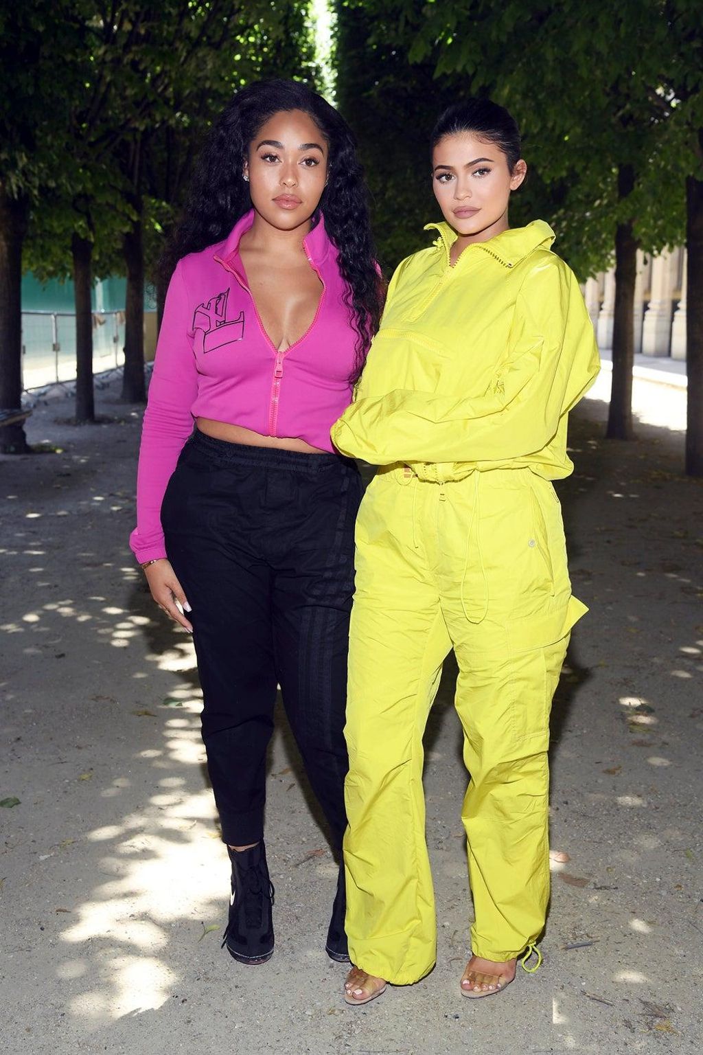 Kylie Jenner y Jordyn Woods llegan al desfile de Louis Vuitton