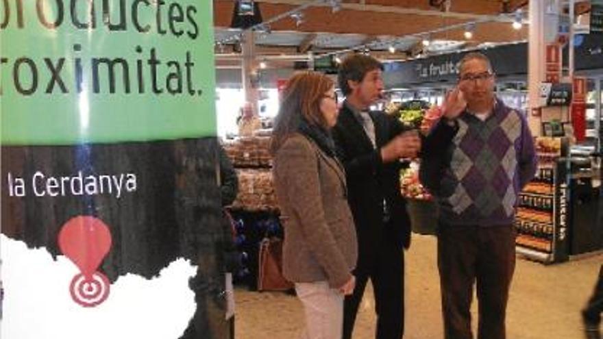 Els responsables d&#039;Alp de la cadena de supermercats Caprabo, durant la presentació de la campanya