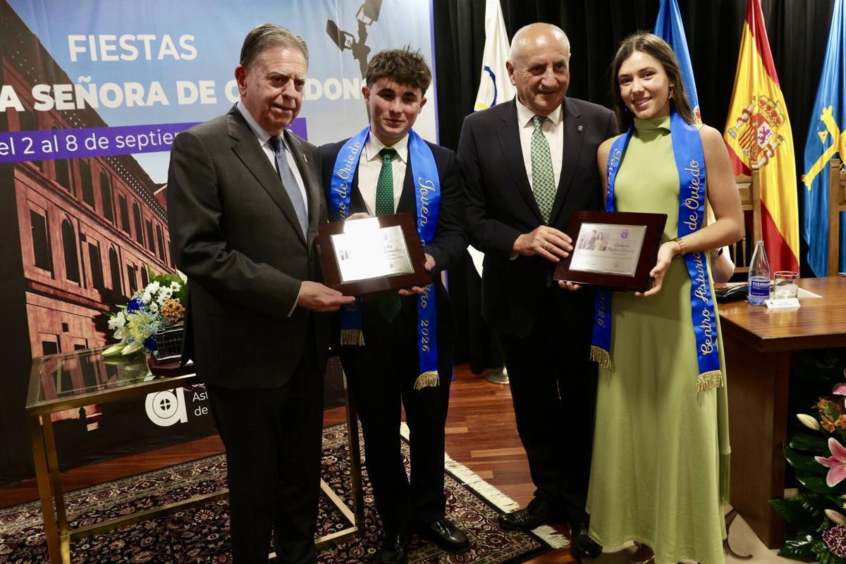 El Centro Asturiano de Oviedo abre sus fiestas con el pregón de la pediatra Lucía Galán El Centro Asturiano de Oviedo abre sus fiestas con el pregón de la pediatra Lucía Galán
