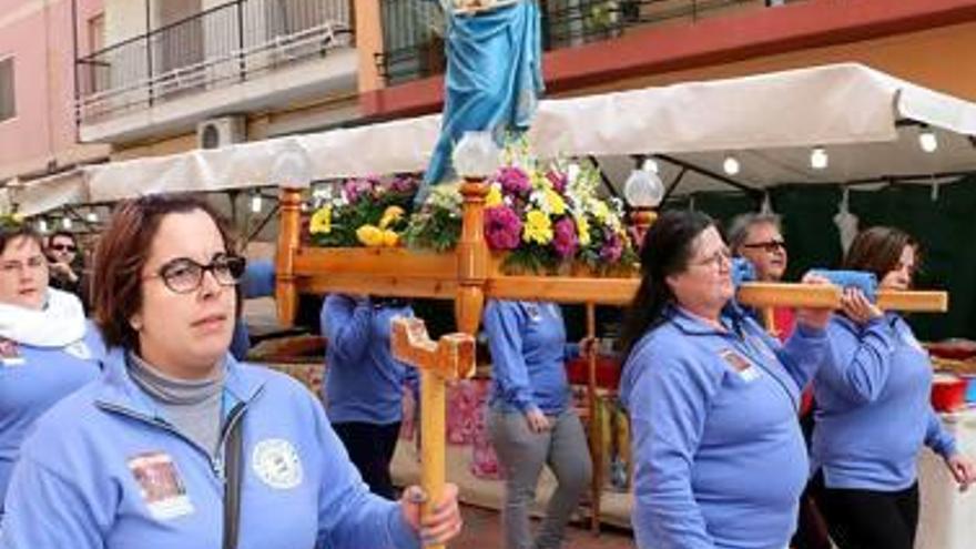 Xixona rinde homenaje a la Candelaria