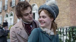 Douglas Booth y Elle Fanning interpretan a Percy y Mary Shelley.