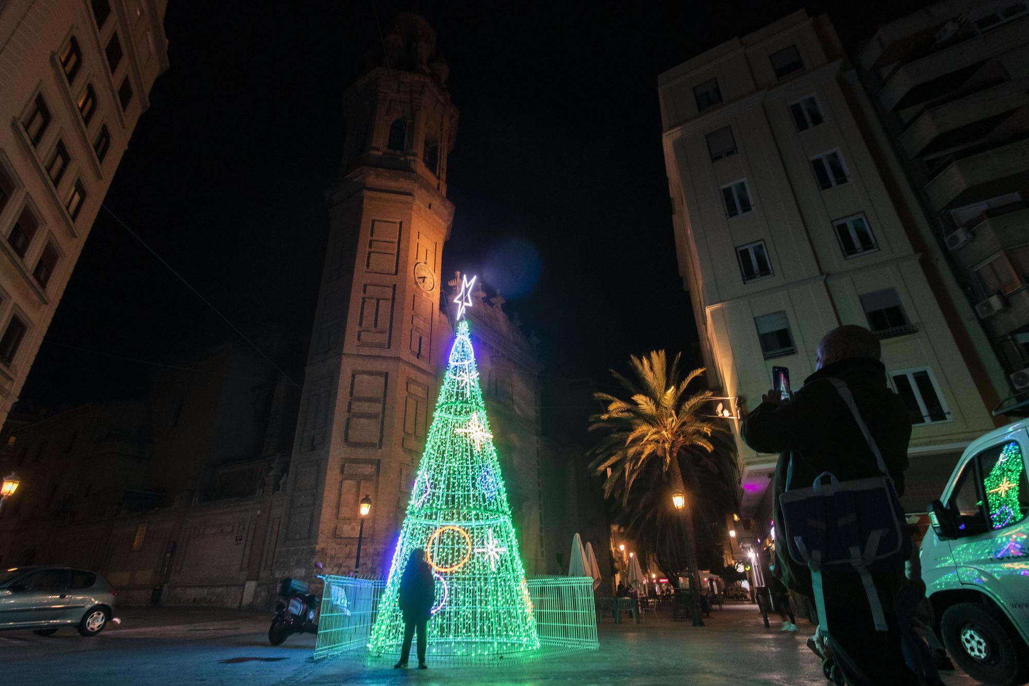 Así se ha encendido la iluminación navideña de la Plaza del Ayuntamiento de València