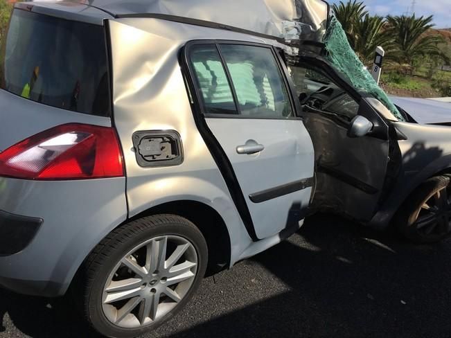 Un coche se sale de la vía en la GC-3